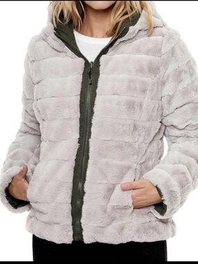 BE BOUNDLESS Women's Water-Resistant Knit Reversible Faux Fur Jacket Size M